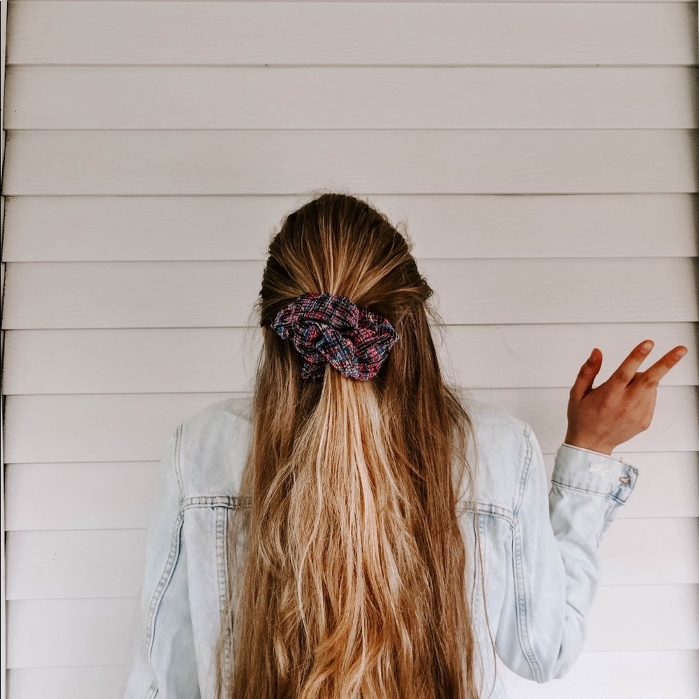 HANDMADE SCRUNCHIES!!